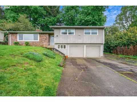 2032 Summit Ave, Salem, OR 97304