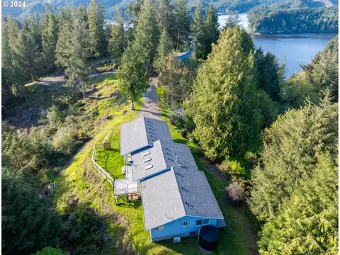 95619 Nordloch Ln, Lakeside, OR 97449