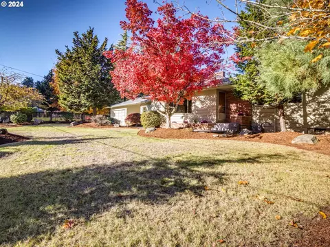 3893 Cedaroak Dr, West Linn, OR 97068