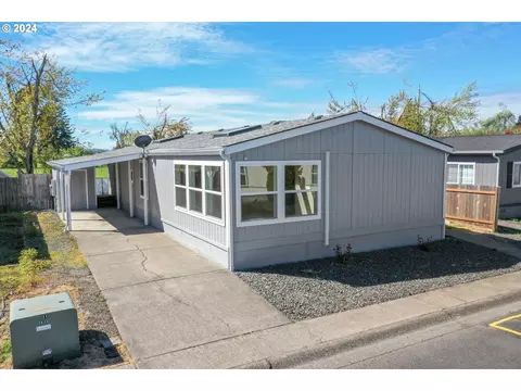 700 N Mill St #51, Creswell, OR 97426