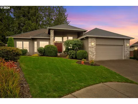 12280 SE One Rosa Dr, Happy Valley, OR 97086