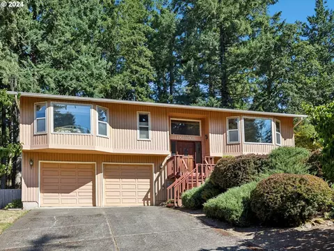 16593 S Arrowhead Dr, Oregon City, OR 97045