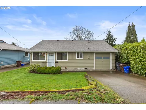 335 E Gloucester St, Gladstone, OR 97027