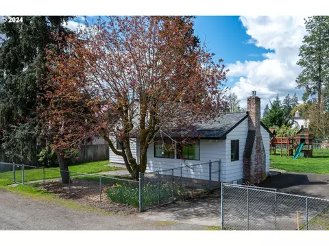 16223 SE Grand St, Damascus, OR 97089