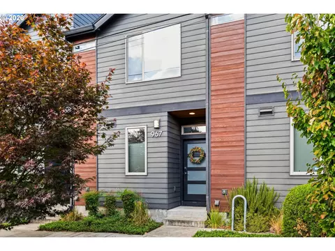 967 N Killingsworth Ct, Portland, OR 97217