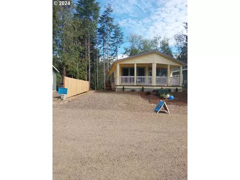 350 N Falcon St, Rockaway Beach, OR 97136