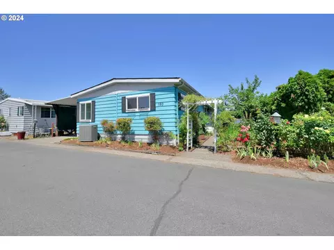 1800 Lakewood Ct #120, Eugene, OR 97402