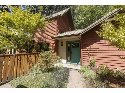 697 SW Tanglewood Cir, Mcminnville, OR 97128