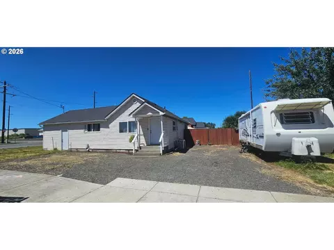 680 S 5th St, Harrisburg, OR 97446