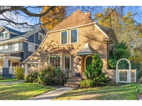 3453 NE Hassalo St, Portland, OR 97232