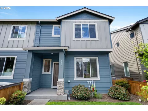 2216 NE Four Seasons Ln, Vancouver, WA 98684