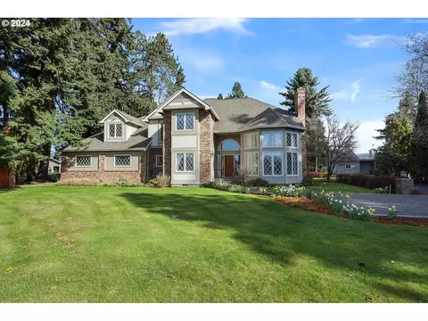 3840 Belmont Dr, Hood River, OR 97031