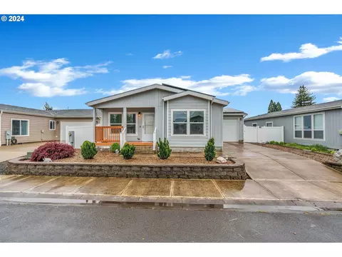 711 Oriental Ct, Molalla, OR 97038