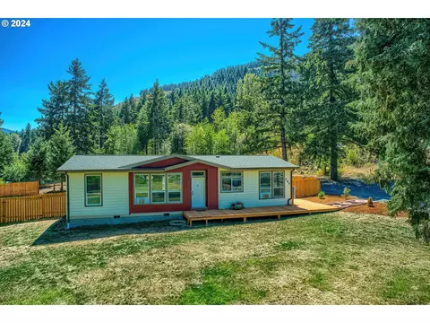 303 Brooks Rd, Carson, WA 98610
