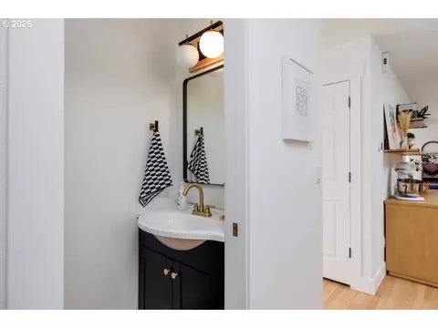 Bath - 36745 Eldridge Dr, Sandy, OR 97055 photo 3 of 3