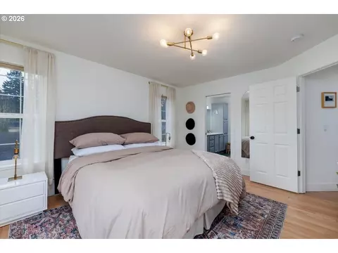 Bedroom - 36745 Eldridge Dr, Sandy, OR 97055 photo 2 of 5