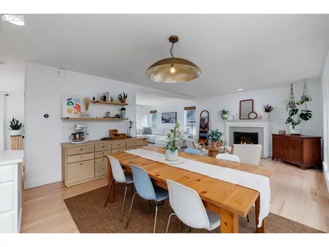 Dining - 36745 Eldridge Dr, Sandy, OR 97055 photo 3 of 4