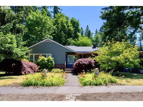 707 E Marion St, Stayton, OR 97383