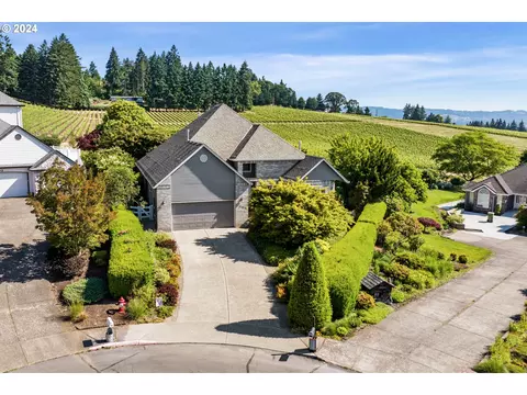 291 NW Carmel Cir, Dundee, OR 97115