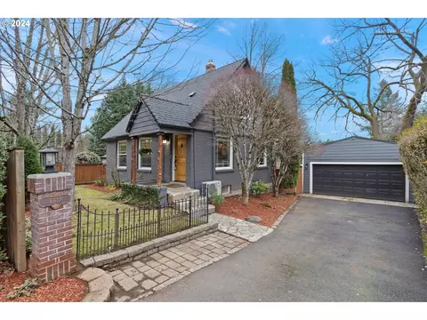 6612 SW Canyon Ln, Portland, OR 97225