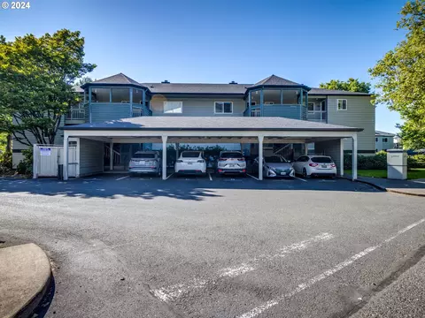 4990 S Landing Dr #204, Portland, OR 97239