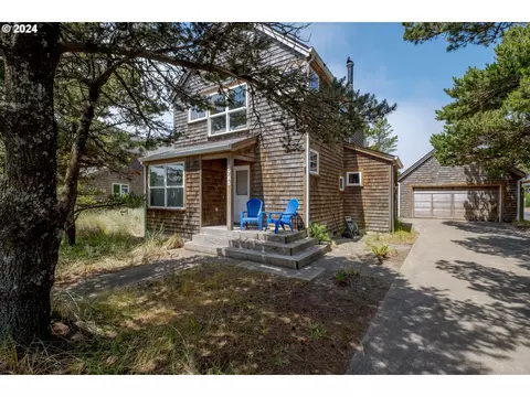 5785 Barefoot Ln, Pacific City, OR 97135