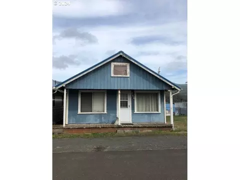 362 N Pacific St, Rockaway Beach, OR 97136