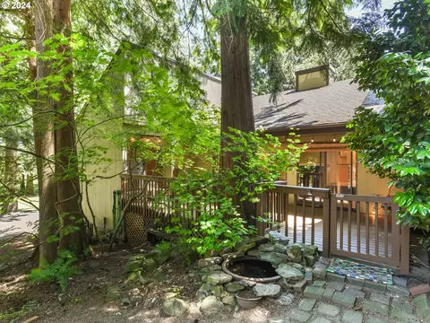13515 NE Regents Dr, Vancouver, WA 98684