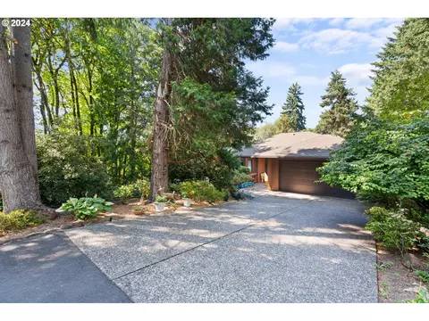 6215 SW Prosperity Park Rd, Tualatin, OR 97062