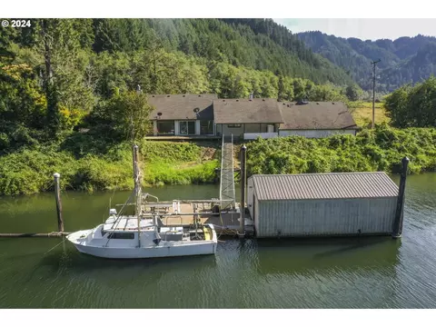 9915 Sweet Creek Rd, Mapleton, OR 97453