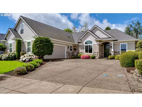 747 Old Orchard Ln, Springfield, OR 97477