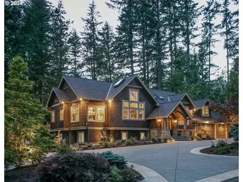 5565 NW Roanoke Ln, Portland, OR 97229