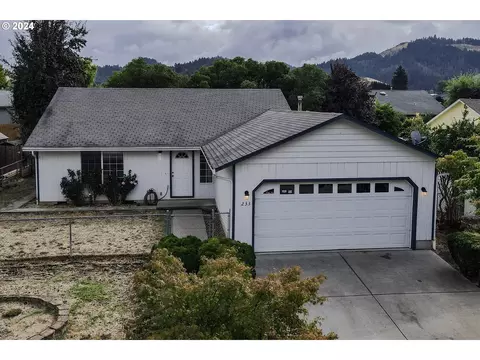 233 SE Wildwood Way, Myrtle Creek, OR 97457