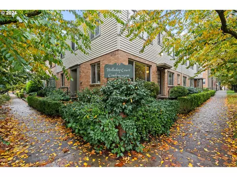 2021 NE Clackamas St # 15, Portland, OR 97232