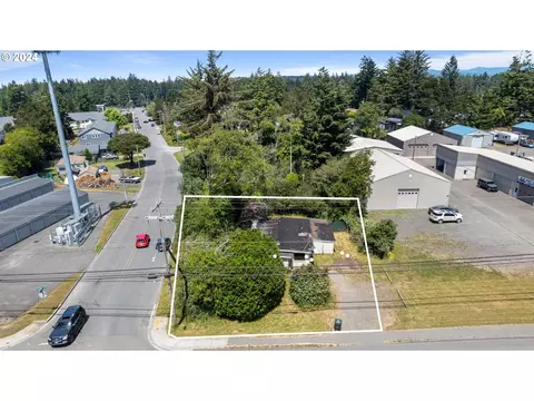 1608 Ocean Blvd, Coos Bay, OR 97420