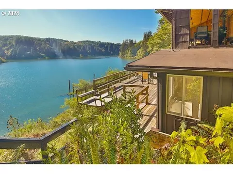 1335 N Tenmile, Lakeside, OR 97449