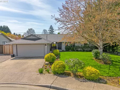 814 NE Thomas Ct, Hillsboro, OR 97124