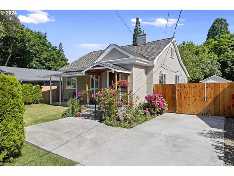 8317 NE Beech St, Portland, OR 97220
