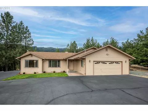 6600 Tunnel Loop Rd, Grants Pass, OR 97526