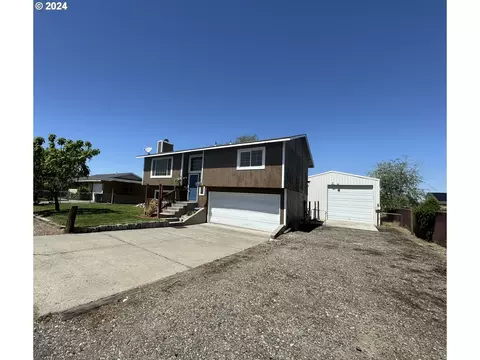 188 El Monte St, Umatilla, OR 97882
