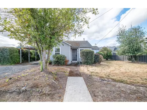 596 Russell Dr, Lebanon, OR 97355