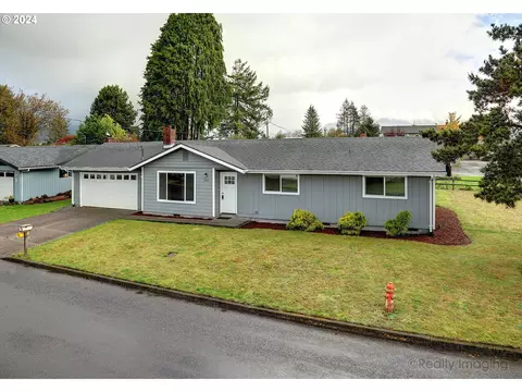 909 Meadow Ave, Tillamook, OR 97141