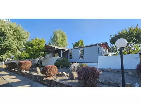 125 Zachary Dr, Roseburg, OR 97470