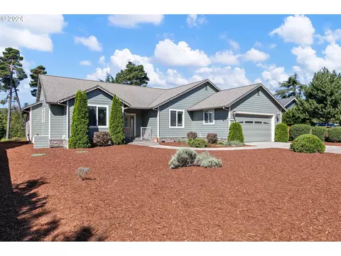 87936 Lake Point Dr, Florence, OR 97439