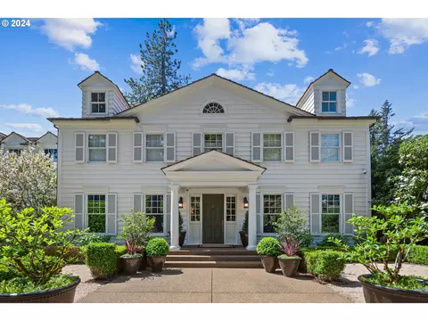 1128 S Military Rd, Portland, OR 97219