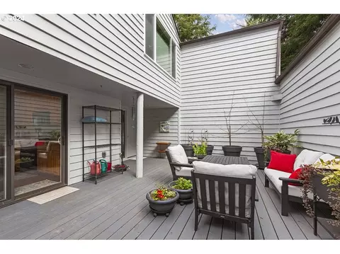 600 Island Dr #4, Lincoln City, OR 97367