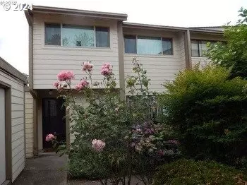 1100 N Meridian St #16, Newberg, OR 97132