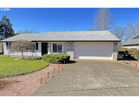 2015 N Valeri Dr, Newberg, OR 97132