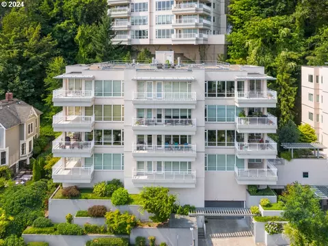 2020 SW Market Street Dr #203, Portland, OR 97201