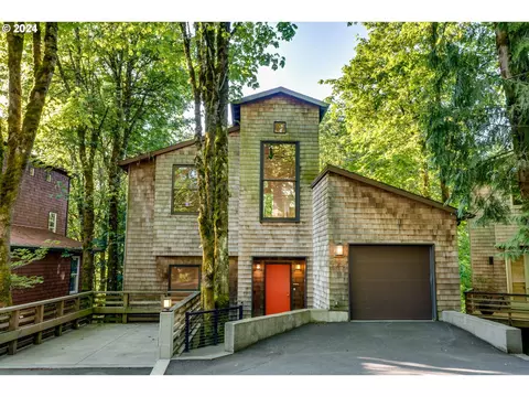 5733 SW Salmon St, Portland, OR 97221